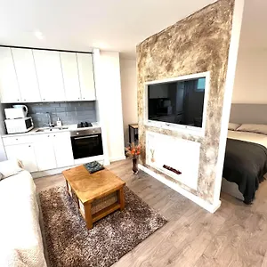 Modern With Free Wifi London